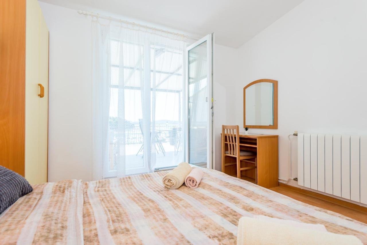 Apartment And Rooms Dalmatiko ヴォディツェ エクステリア 写真