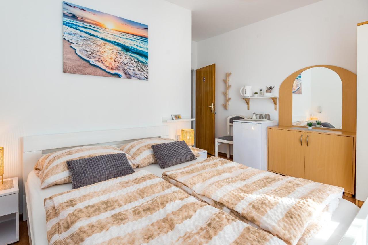 Apartment And Rooms Dalmatiko ヴォディツェ エクステリア 写真