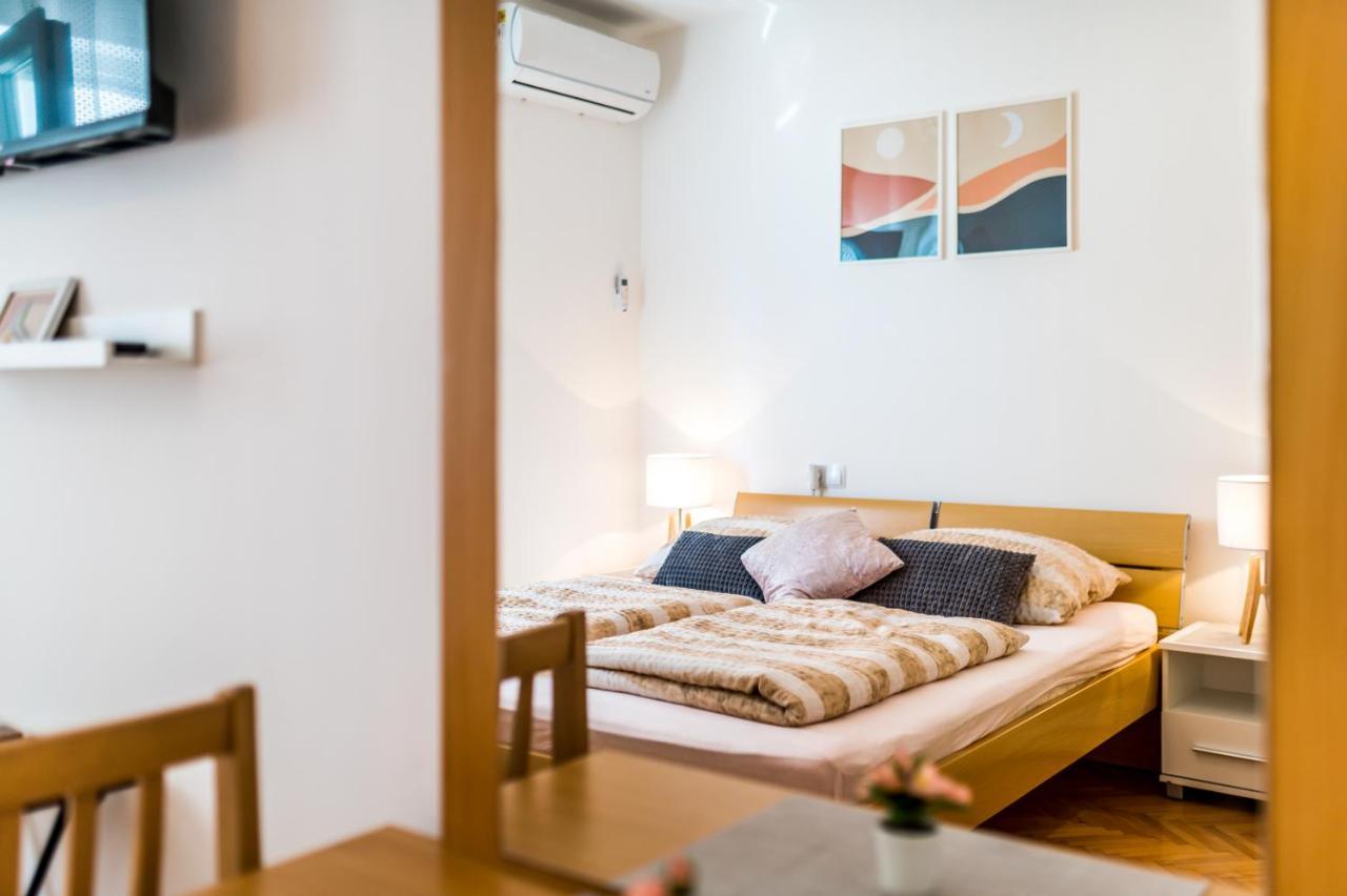 Apartment And Rooms Dalmatiko ヴォディツェ エクステリア 写真