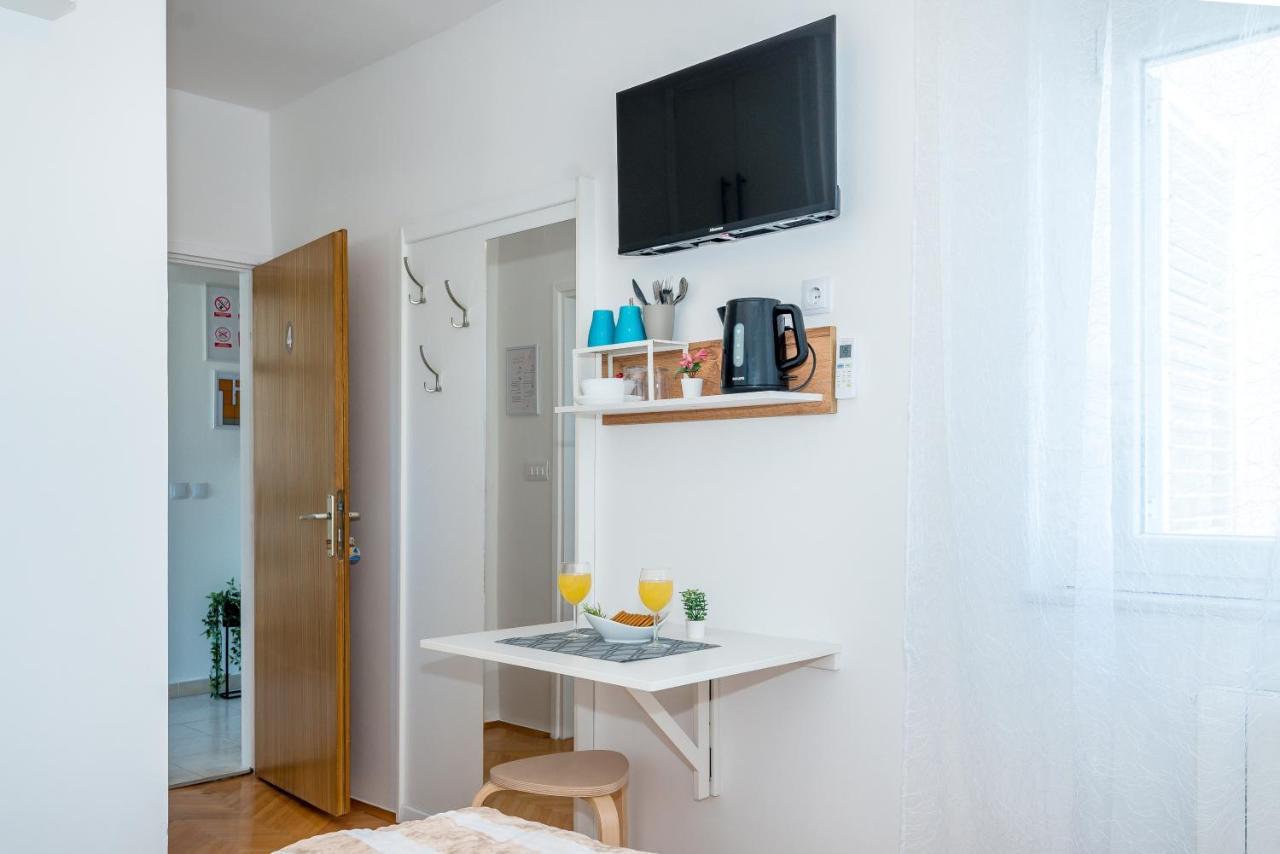 Apartment And Rooms Dalmatiko ヴォディツェ エクステリア 写真