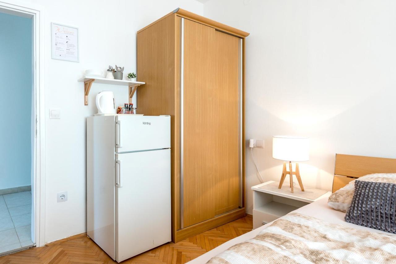 Apartment And Rooms Dalmatiko ヴォディツェ エクステリア 写真