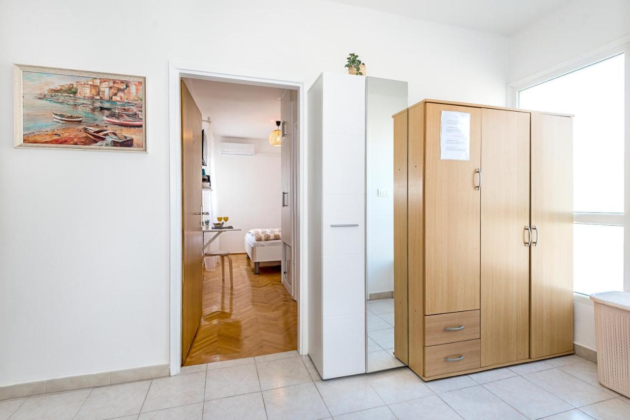 Apartment And Rooms Dalmatiko ヴォディツェ エクステリア 写真